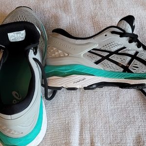 Like New, Asic gel Kayano athletic shoes